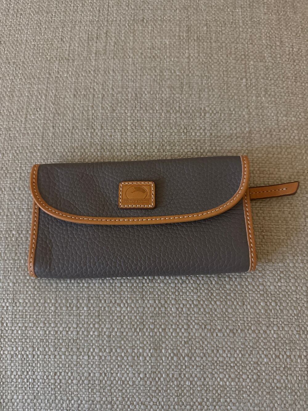 Dooney & Bourke Pebble Grain Leather Continental Clutch Wallet Taupe Grey